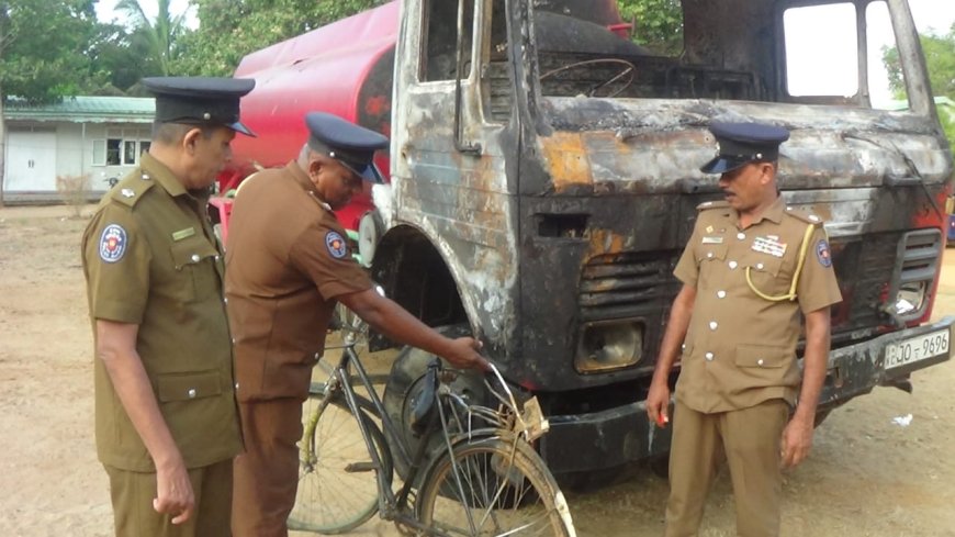 சிறுவனை மோதிய தண்ணீர் தாங்கி வாகனத்தை தீயிட்டு எரித்த   பிரதேசவாசிகள்