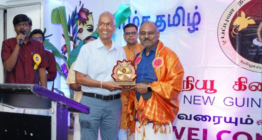 பப்புவா நியூ கினி ஆளுநருக்கு'  சாதனைத் தமிழன் 'விருது.